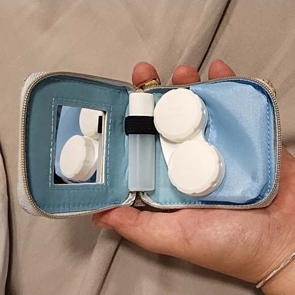 Kitty contact lens/solution travel case - Picture 4 of 4